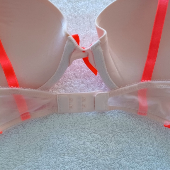 Victoria's Secret Push Up Padded Bra, Size 32D - Picture 7 of 16
